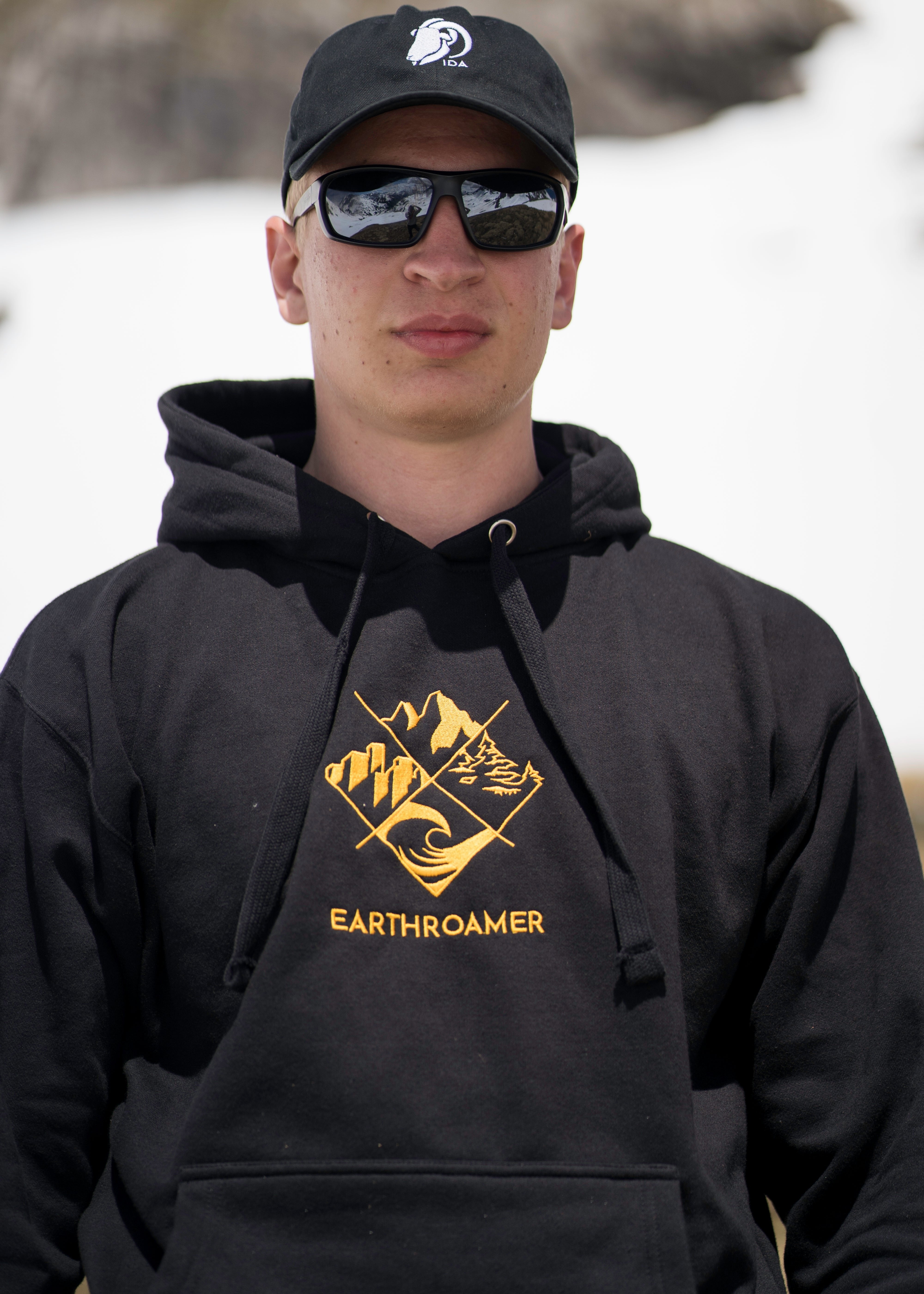 Unisex-Hoodie Earthroamer bestickt